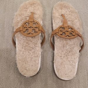 Tory Burch Women's Miller Cloud Medallion Shearling Thong Sandals Sz 10